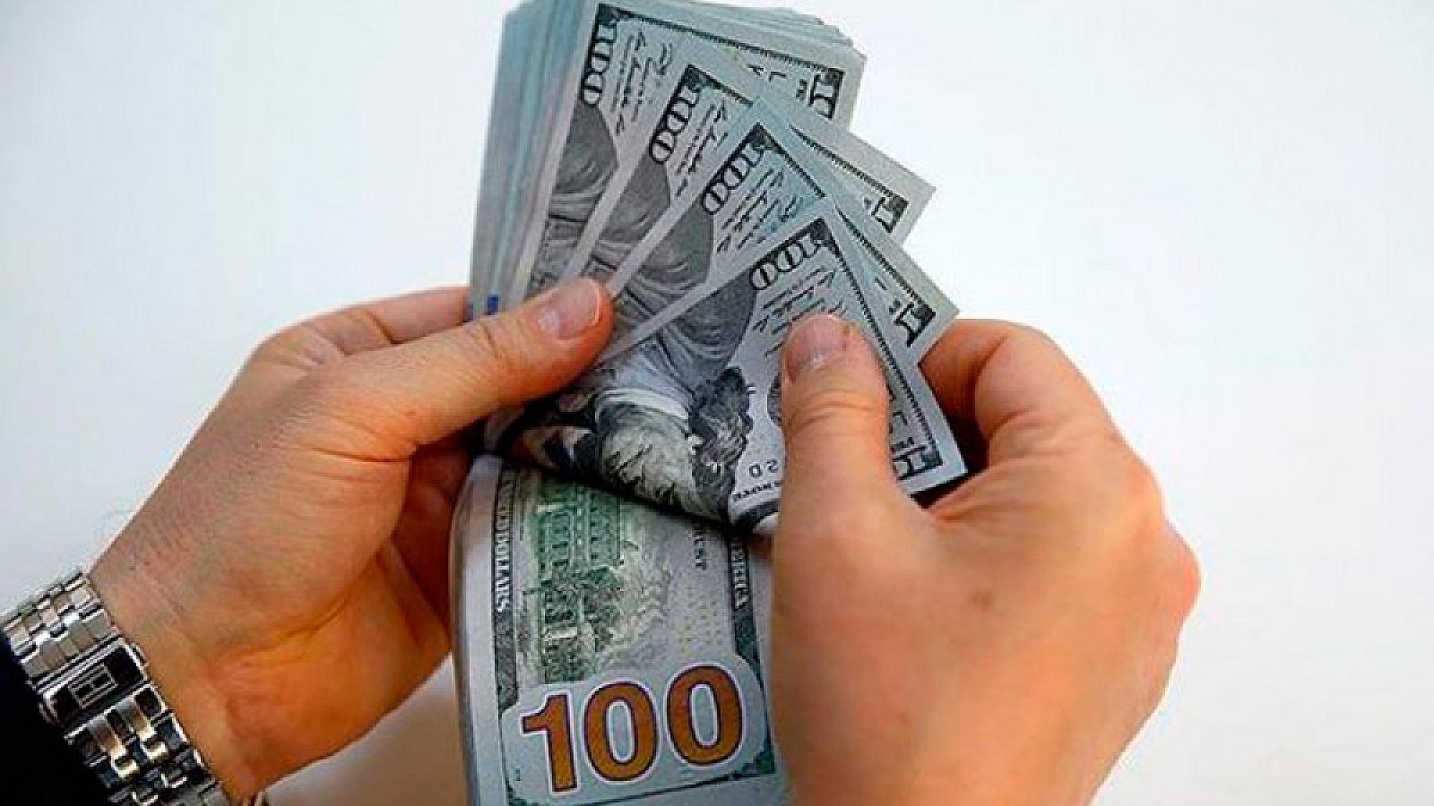 Azərbaycana 1 milyard dollara yaxın pul baratları daxil olub